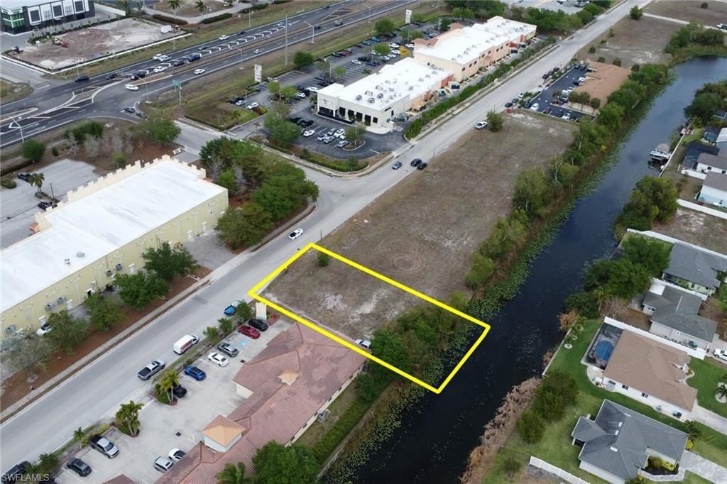 Image 6 of property listing at 1208 SW 4th ST, Cape Coral, FL 33991