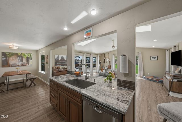 21785 Coyote Drive, Bend, OR 97702