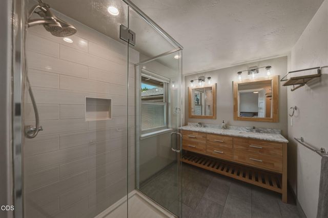 21785 Coyote Drive, Bend, OR 97702