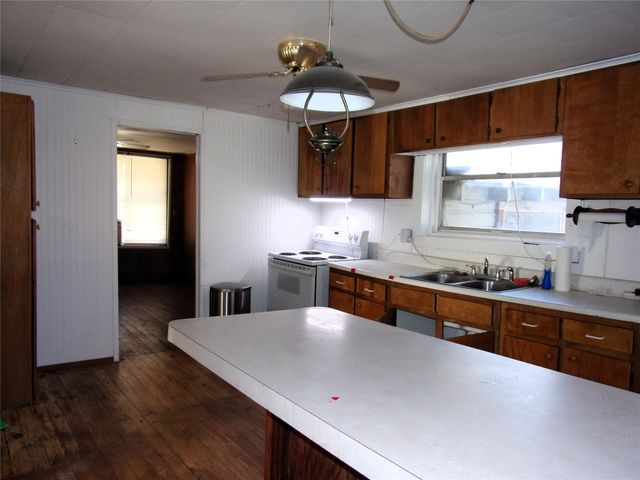 507 S Cherokee Street, San Saba, TX 76877