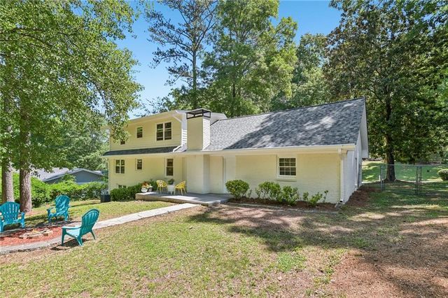 889 Valley Creek Drive, Stone Mountain, GA 30083
