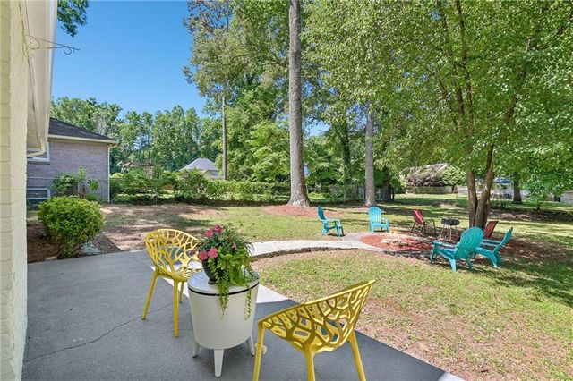 889 Valley Creek Drive, Stone Mountain, GA 30083
