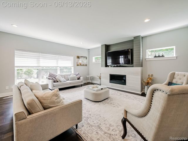 1724 Taylor Avenue, Royal Oak, MI 48067