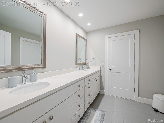 1724 Taylor Avenue, Royal Oak, MI 48067