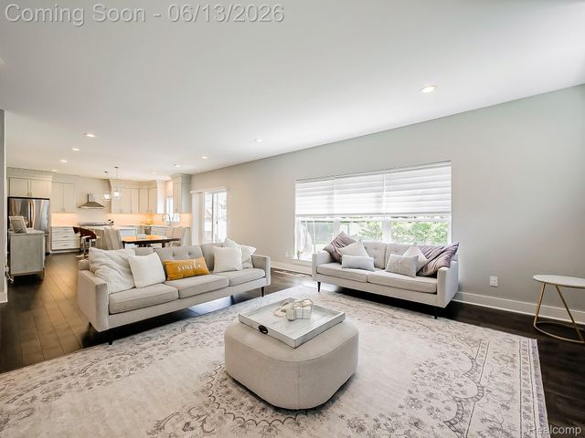 1724 Taylor Avenue, Royal Oak, MI 48067