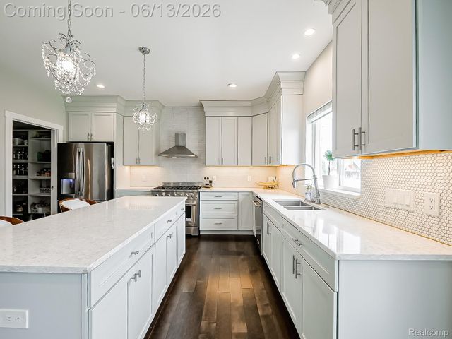 1724 Taylor Avenue, Royal Oak, MI 48067