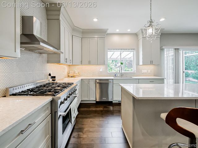 1724 Taylor Avenue, Royal Oak, MI 48067
