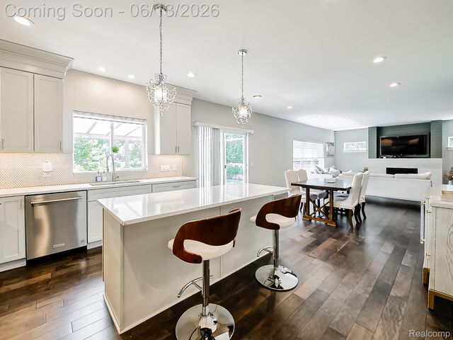 1724 Taylor Avenue, Royal Oak, MI 48067