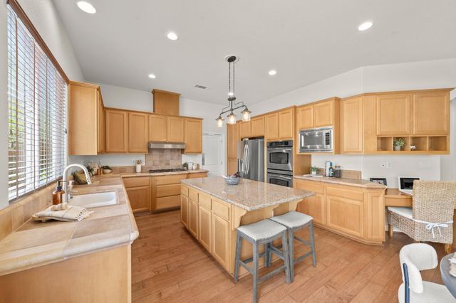 714 Chesterfield Way, Rocklin, CA 95765