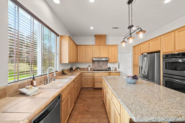 714 Chesterfield Way, Rocklin, CA 95765