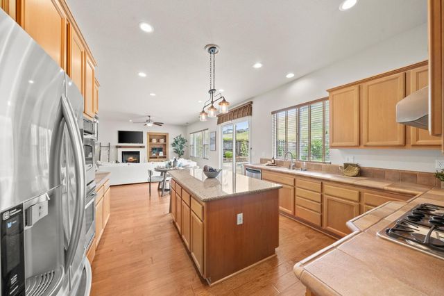 714 Chesterfield Way, Rocklin, CA 95765