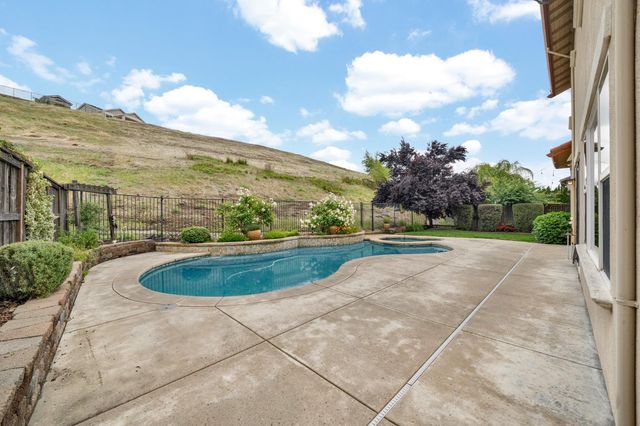 714 Chesterfield Way, Rocklin, CA 95765