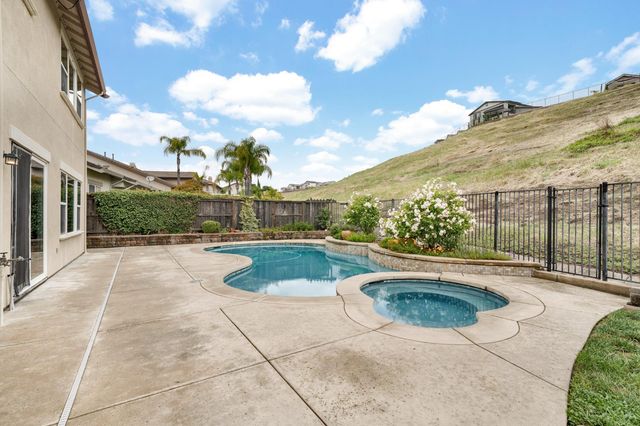714 Chesterfield Way, Rocklin, CA 95765