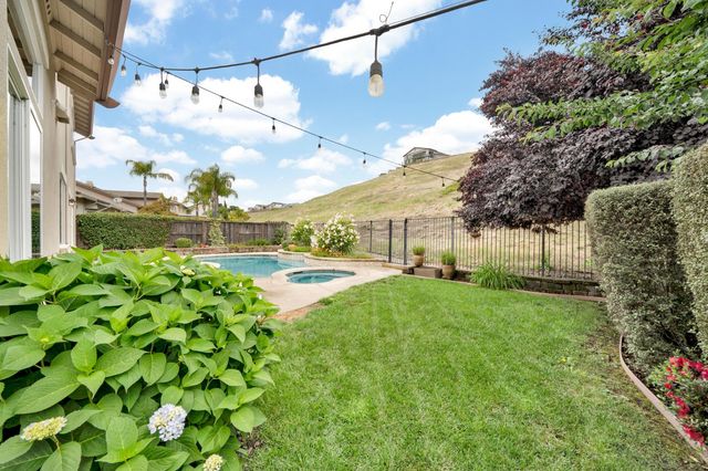 714 Chesterfield Way, Rocklin, CA 95765
