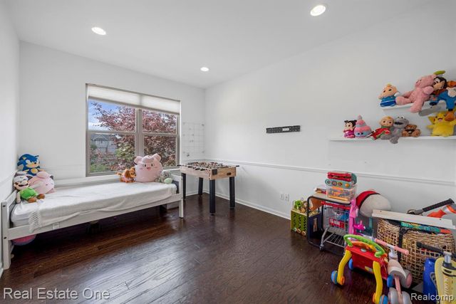 41829 Steinbeck, Novi, MI 48377