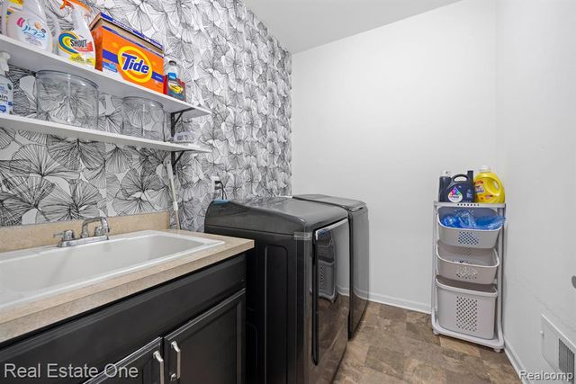 41829 Steinbeck, Novi, MI 48377