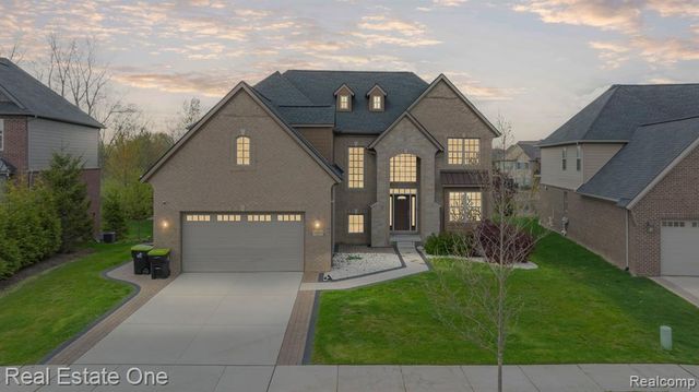 41829 Steinbeck, Novi, MI 48377