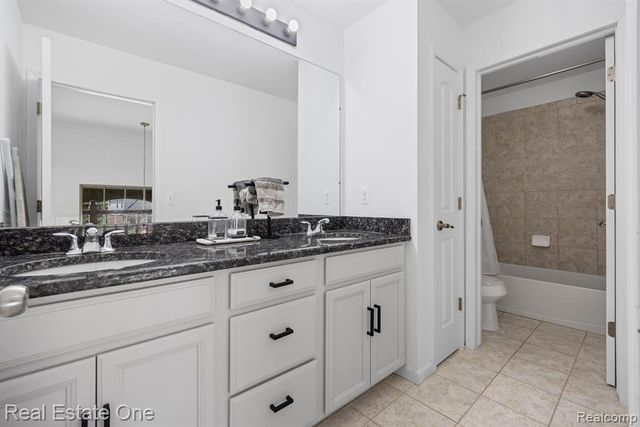 41829 Steinbeck, Novi, MI 48377