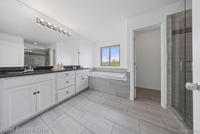 41829 Steinbeck, Novi, MI 48377