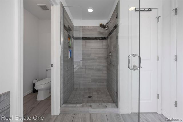 41829 Steinbeck, Novi, MI 48377