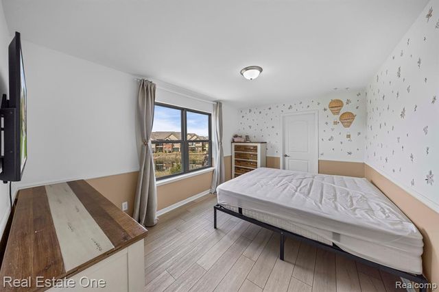 41829 Steinbeck, Novi, MI 48377