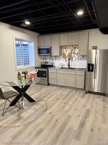 41829 Steinbeck, Novi, MI 48377