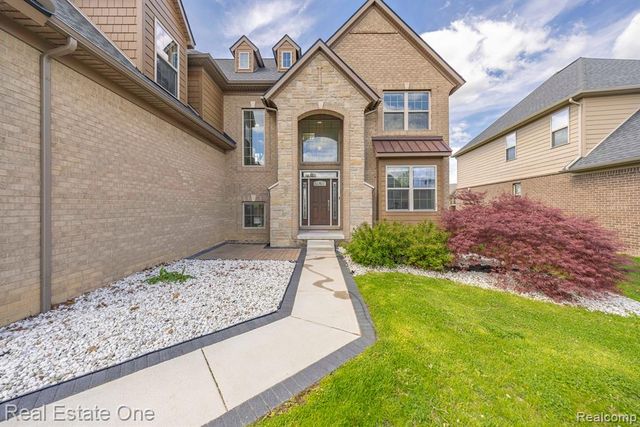 41829 Steinbeck, Novi, MI 48377