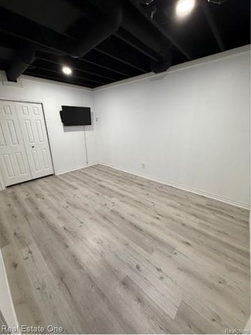 41829 Steinbeck, Novi, MI 48377