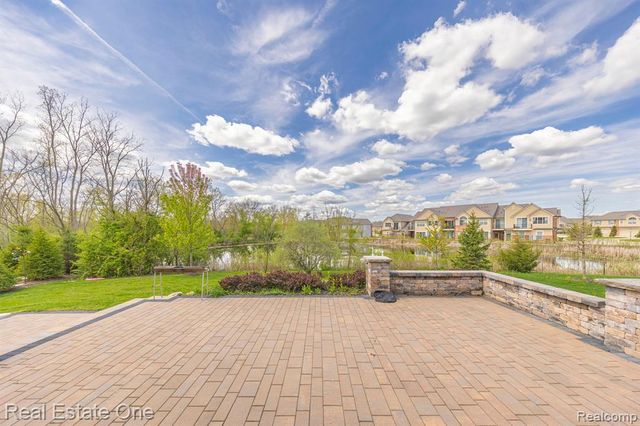 41829 Steinbeck, Novi, MI 48377