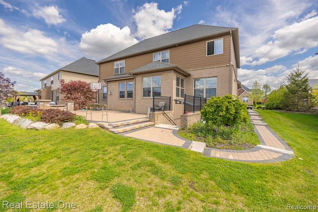 41829 Steinbeck, Novi, MI 48377