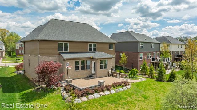 41829 Steinbeck, Novi, MI 48377