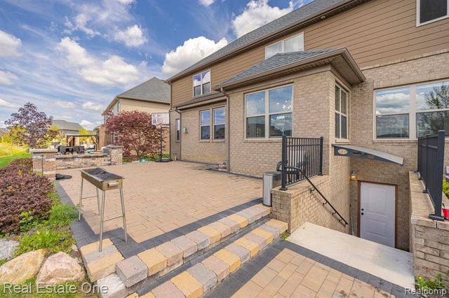 41829 Steinbeck, Novi, MI 48377