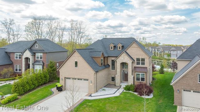 41829 Steinbeck, Novi, MI 48377