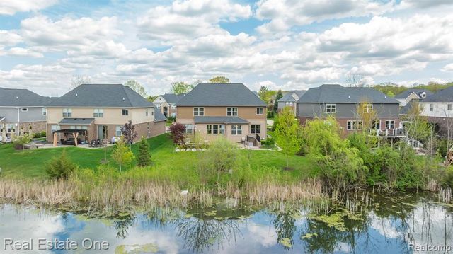 41829 Steinbeck, Novi, MI 48377