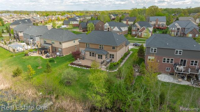 41829 Steinbeck, Novi, MI 48377