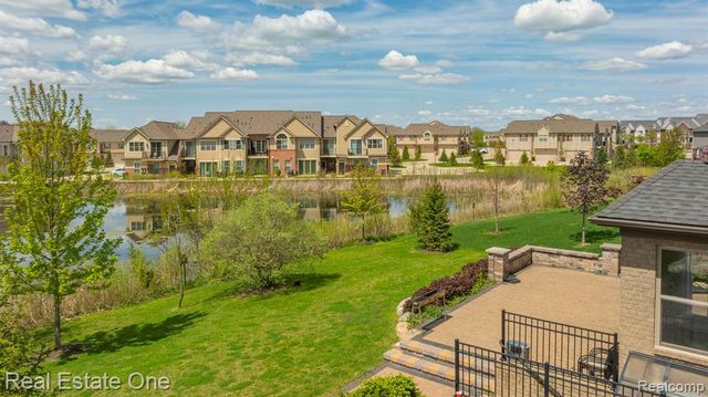 41829 Steinbeck, Novi, MI 48377