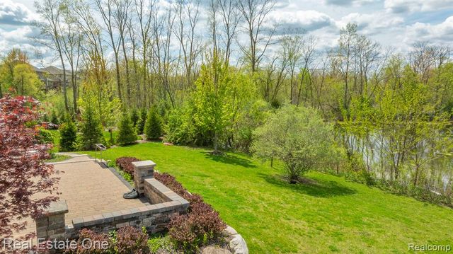 41829 Steinbeck, Novi, MI 48377