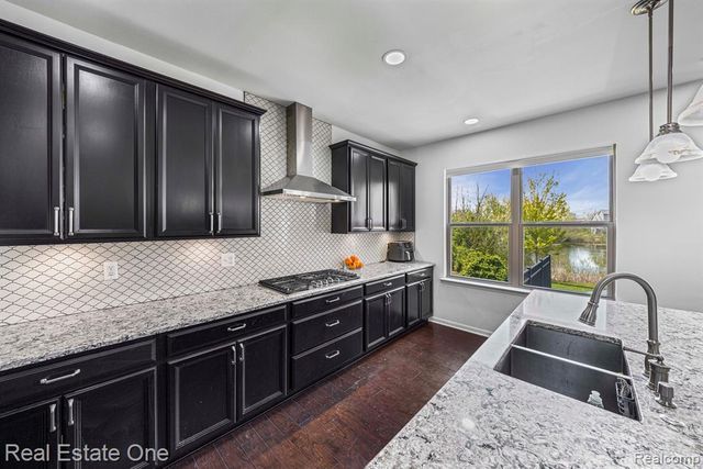 41829 Steinbeck, Novi, MI 48377