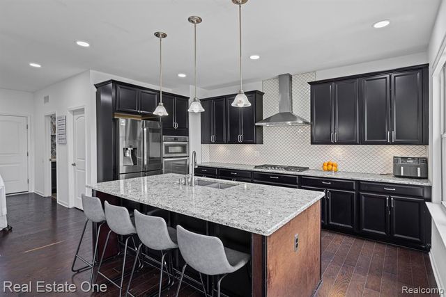 41829 Steinbeck, Novi, MI 48377