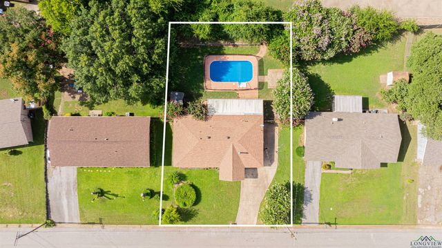 1605 Clearwood Dr, Longview, TX 75604