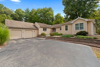 9 Meadow Lane, Farmington, CT 06032