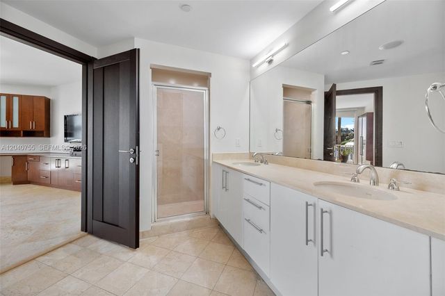 3330 NE 190th Street 114, Aventura, FL 33180