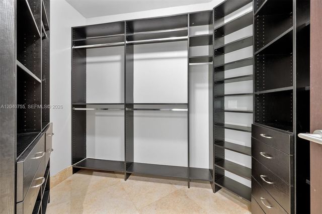 3330 NE 190th Street 114, Aventura, FL 33180