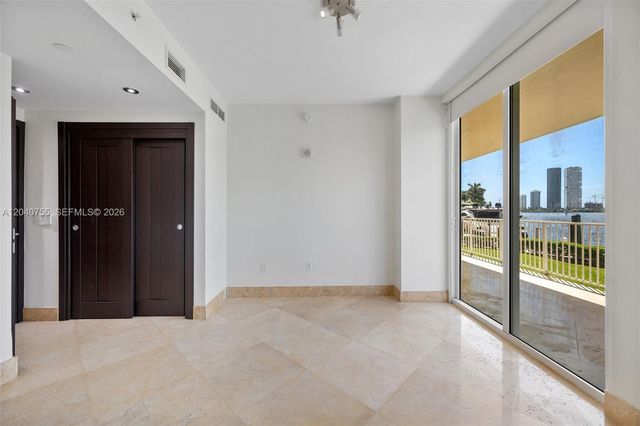 3330 NE 190th Street 114, Aventura, FL 33180