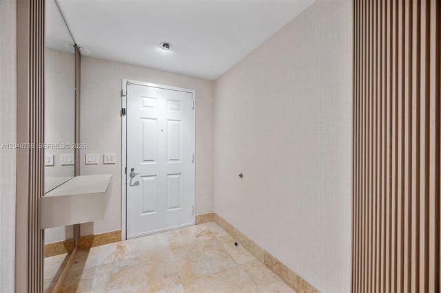 3330 NE 190th Street 114, Aventura, FL 33180