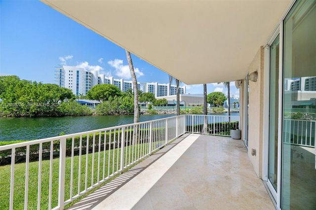 3330 NE 190th Street 114, Aventura, FL 33180