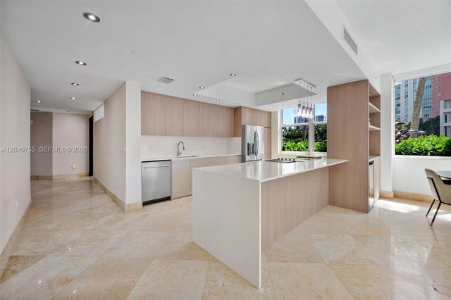 3330 NE 190th Street 114, Aventura, FL 33180