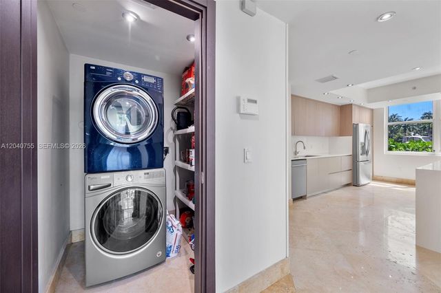3330 NE 190th Street 114, Aventura, FL 33180