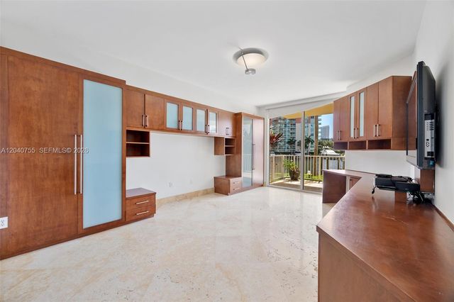 3330 NE 190th Street 114, Aventura, FL 33180