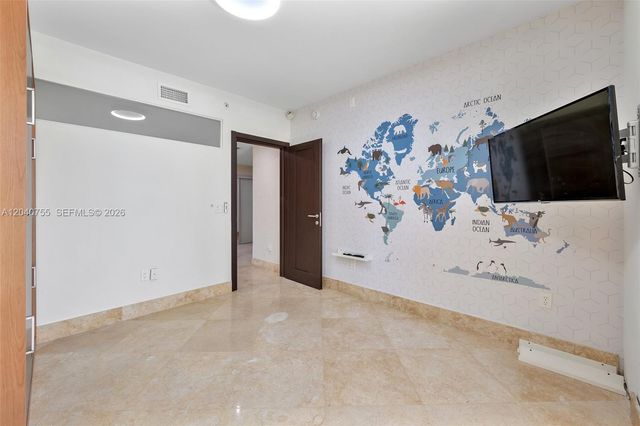 3330 NE 190th Street 114, Aventura, FL 33180